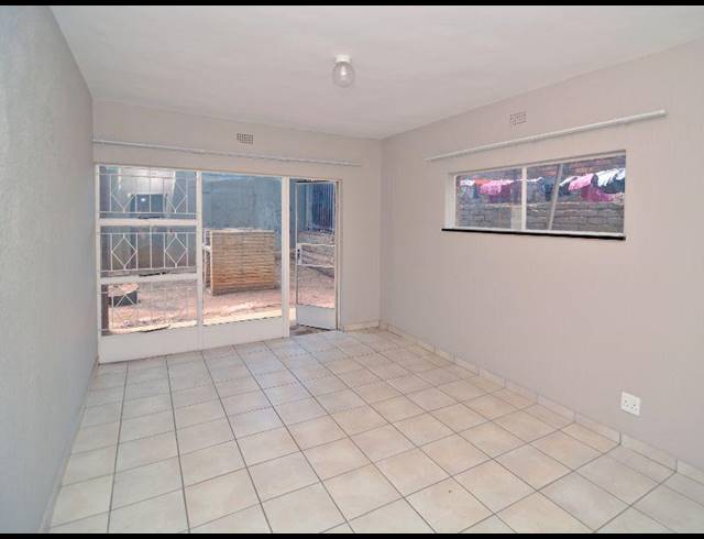 1 BEDROOM APARTMENT FOR SALE IN WINDSOR